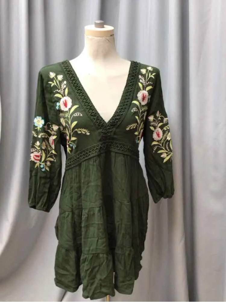 AUDREY PARKS SIZE LARGE Ladies DRESS