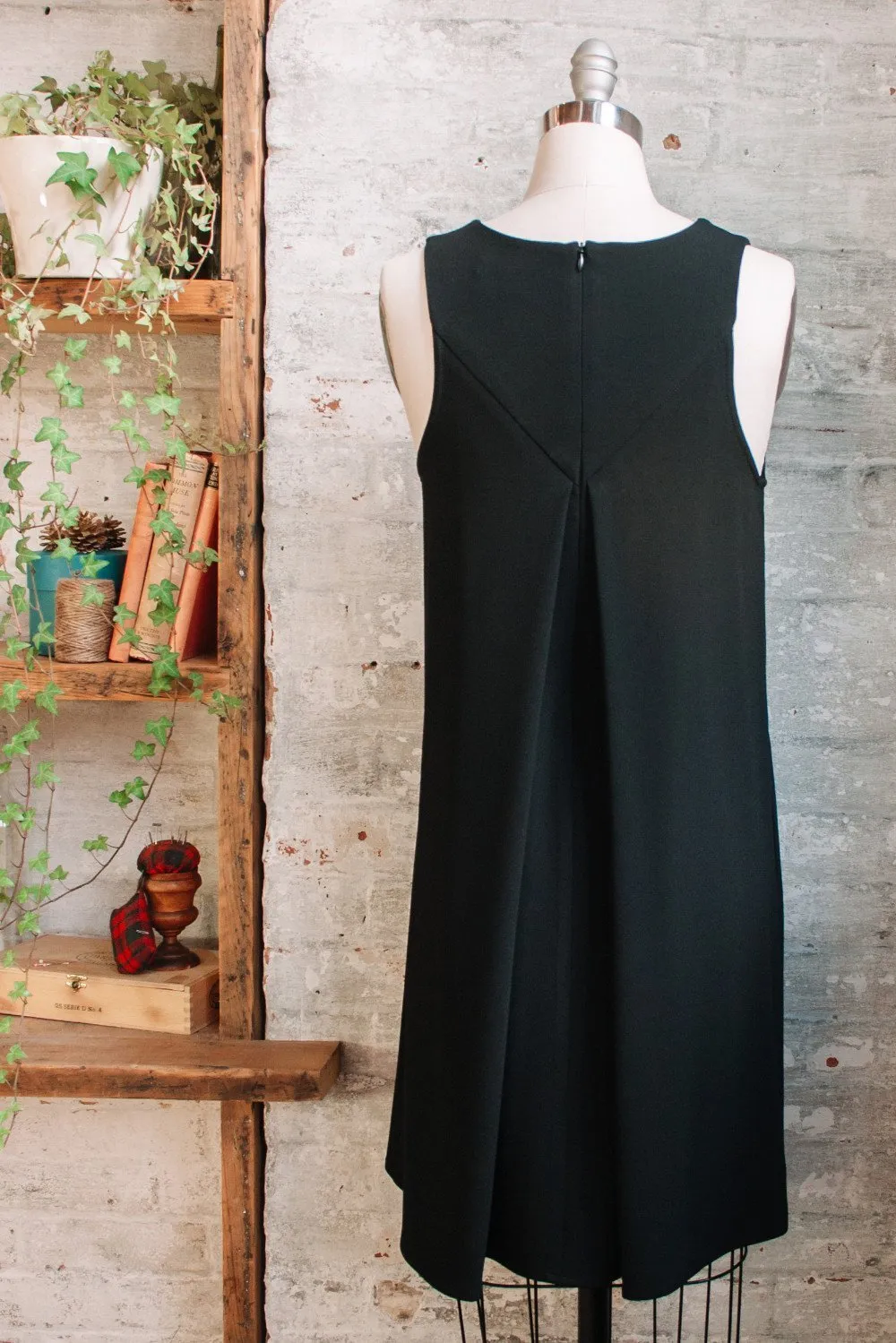 Françoise - black a-line dress with pockets