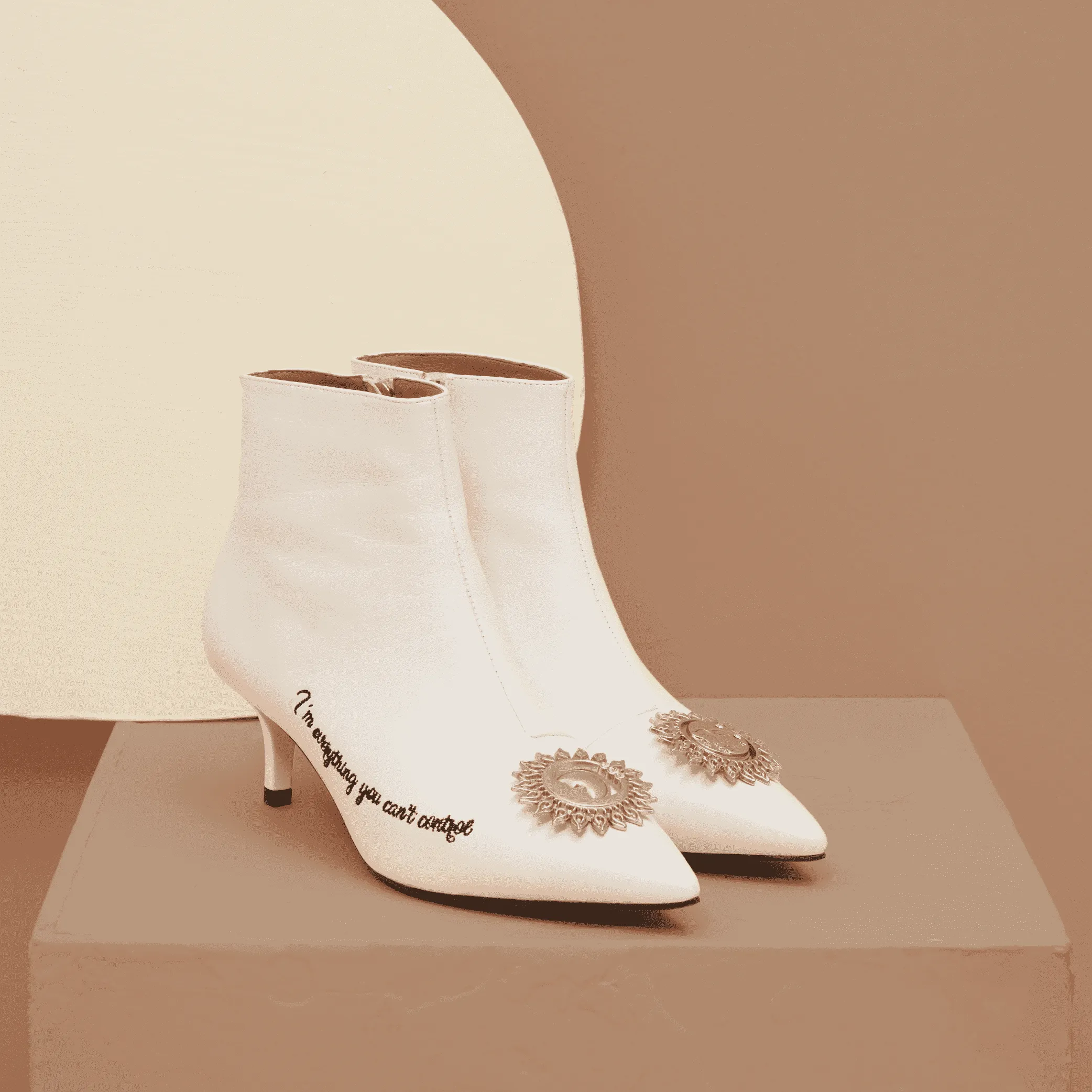 Ladies' Classic Ankle Boot 5422 White