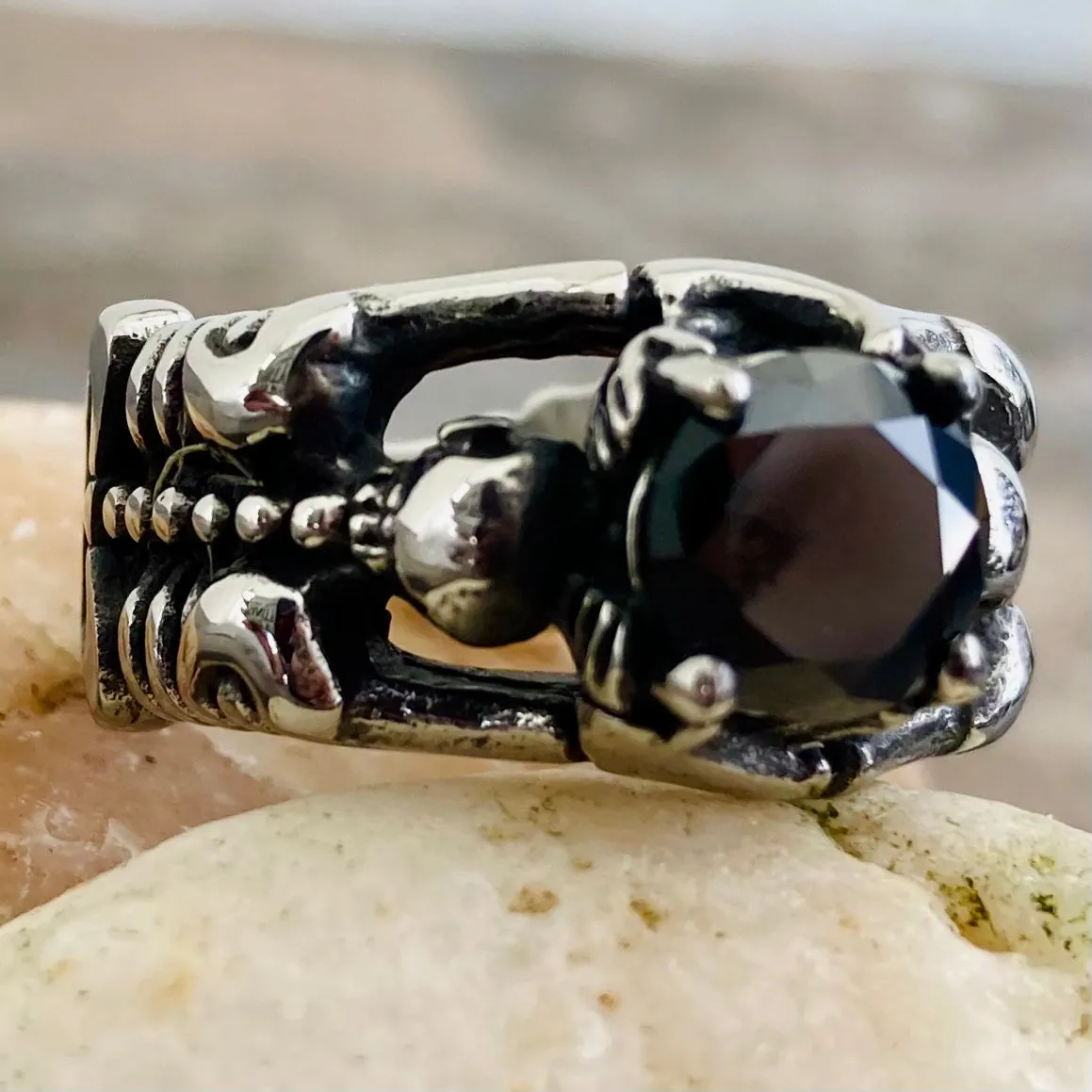 Ladies Ring - Black Ring- R119